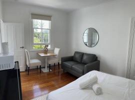 Hotelfotos: Comfy 1 bed Private Studio close to Ashfield Station