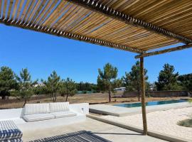 Hotel fotoğraf: Casa da Pergola - Beach Design Villa Private Pool