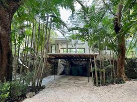 A picture of the hotel: Coconut Grove Mid-Century Jungle Oasis