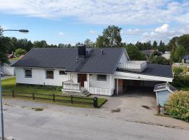 A picture of the hotel: Mysigt hus med 9 sovrum nära natur och SCA & Hamn