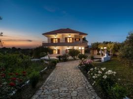 Hotel Photo: Garden House with Pool, 10min to center