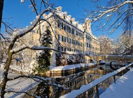 酒店照片: Wohnen im Wasserschloss Sandizell