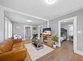 Zdjęcie hotelu: Stylish Luxury 3bd home in Down Town Royal Oak