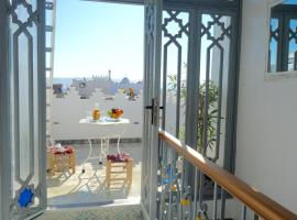 Hotel fotoğraf: What a View ! On the top of the Castle / Kasbah.