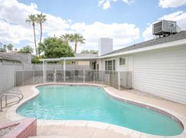 Hotel foto: Pool 4 bedroom 2 bath close to Strip