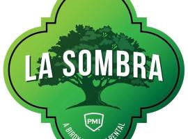 Foto di Hotel: La Sombra - A Birdy Vacation Rental