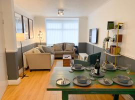 호텔 사진: Cosy 3 bed home with garden - near to uni, restaurants & bars