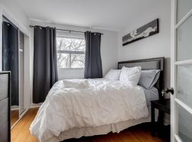 Hotel kuvat: Eglinton West Guest Suite