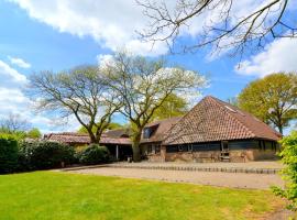 Hotel Foto: Atmospheric country house in Asten on a golf course