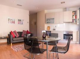 A picture of the hotel: Modern 2 Bed Apartment in Historic Centre