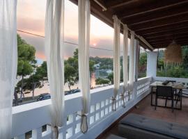 होटल की एक तस्वीर: Seaview Apartment - Poros Relaxing Beachfront Flat