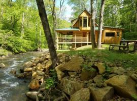 A picture of the hotel: Log Cabin on the River