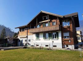 Hotel Photo: Family-friendly apartment with Alpine view