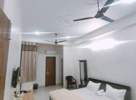 Hotel Photo: Bayweaver nests homestay Vishal khand 102
