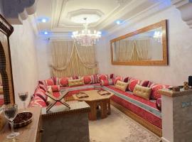 होटल की एक तस्वीर: Well-furnished apartment i Agadir!