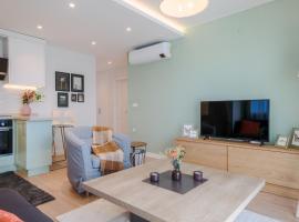 Zdjęcie hotelu: Sleek Flat 5 min to Cesme Marina