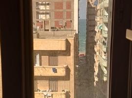 होटल की एक तस्वीर: شارع الدير كليوباترا بجوار سيدي جابر الاسكندرية متفرع من البحر أمام الدير مباشرتا