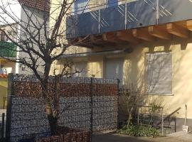 Hotel fotoğraf: Gemütliche Ferienwohnung im Herzen von Altrip