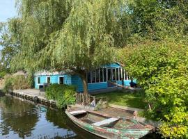 A picture of the hotel: Beautiful house on an island near Amsterdam