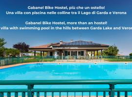 होटल की एक तस्वीर: Gabanel Bike Hostel