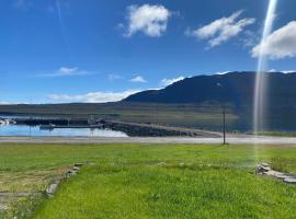 Sea, fjord & mountain view house, hotell sihtkohas Súðavík