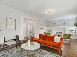 Hotel fotoğraf: Roomy & Inviting 3BR Chicago Apartment - 53rd St 2E