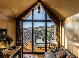 Hotel Photo: Moose & Reindeer Cabin Chalets With A Panoramic View - Happy Rentals