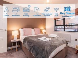 A picture of the hotel: Central Two Bedroom Apartment By Keysleeps Short Lets Hull With Free Parking Leisure Contractor