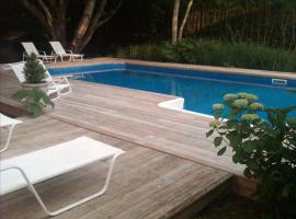 Gambaran Hotel: Classic Southampton Home: 5BR, Pool,Jacuzzi, Cooper's Beach