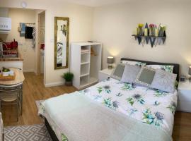 Хотел снимка: Self-Contained Double-bed Studio in Central Sherwood