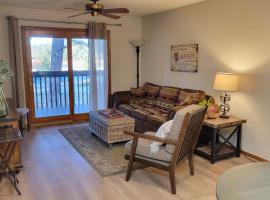 Peaceful Flagstaff Condo, hotel in Flagstaff