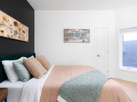 Hotel foto: Luxury 2BD Oasis Steps to Little Italy!