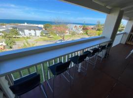 Zdjęcie hotelu: City Beach Home - Dazzling Ocean Views Sleeps 9