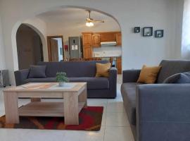 Hotel Photo: Nr41 Holiday Apartment - Spacious & Bright 3 Bedroom, 2 Bathroom Apartment - Marsaxlokk Malta