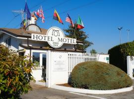 Hotel Motel 2000 โรงแรมในเตรซซาโน ซุล นาวีโญ