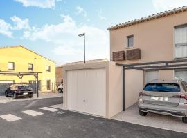 A picture of the hotel: Nice Home In Le Pontet With Kitchen