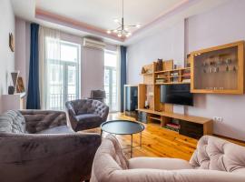 Hotel Photo: Charming 2BDR Apartment in Historic Center With Parking