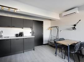 Zdjęcie hotelu: Pick A Flat's Apartments in in Parc des Buttes Chaumonts - Rue Edouard Pailleron