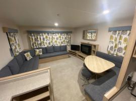 Hotel Photo: Hillside Sleeps 6