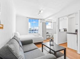 Hotel Foto: Look no further! Elegant Studio flat at Bedford square Hove!!