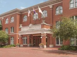Country Inn & Suites by Radisson, St Charles Historic District