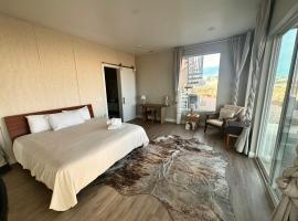 Hotel kuvat: Canyon Oasis suite with Grand Mesa view