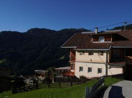 Zdjęcie hotelu: Group Holiday Home in Hippach with dreamy views