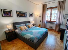 Фотография гостиницы: Appartamento a 20 minuti dal Centro, Zona Residenziale Tranquilla, Free Parking, 2 Camere, 5 posti letto