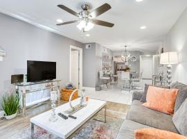 Hotel Photo: New Orleans Condo with Pool, 7 Mi to French Quarters