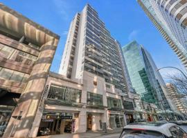 호텔 사진: Modern Condo in the Heart of DT Overlooking City