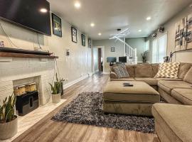 ホテル写真: Modern Luxe 3BR/1BA with Bar