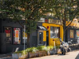 A picture of the hotel: The Cambie Hostel Gastown