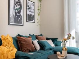 A picture of the hotel: NEW! High-street stylish flat (NDK) FREE Parking