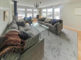 Cozy Home In Fjällbacka With Kitchen, ξενοδοχείο σε Fjällbacka